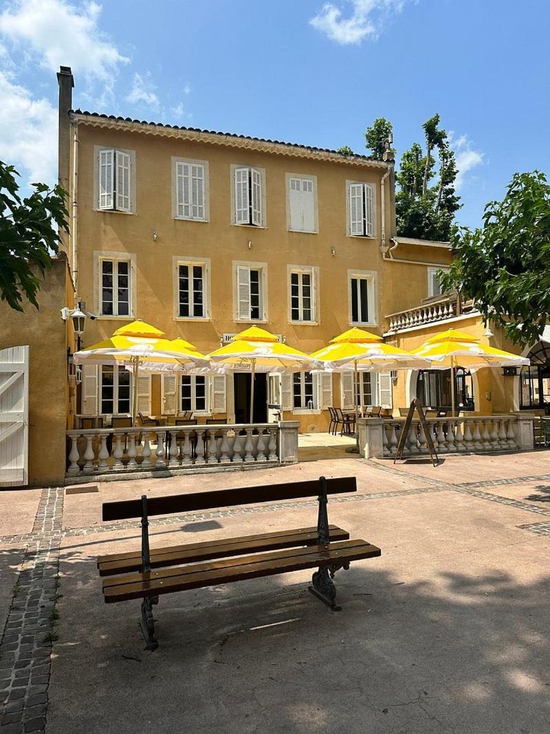 Hotel De La Loube La Roquebrussanne Eksteriør billede