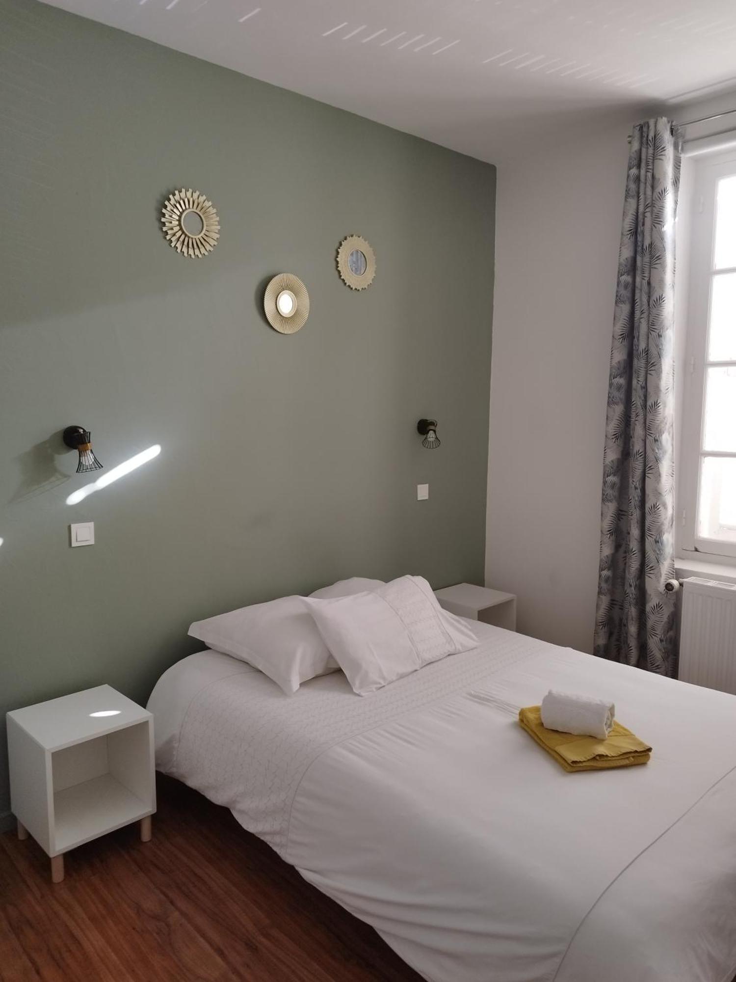 Hotel De La Loube La Roquebrussanne Eksteriør billede